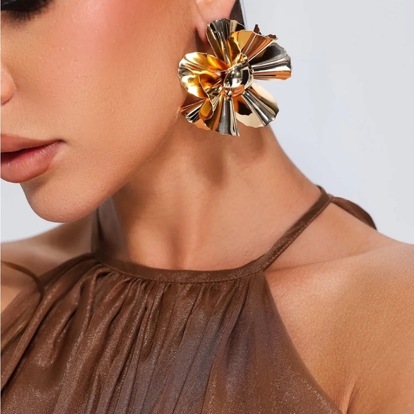 Gold flower statement earrings M228 - Picture 2 of 5